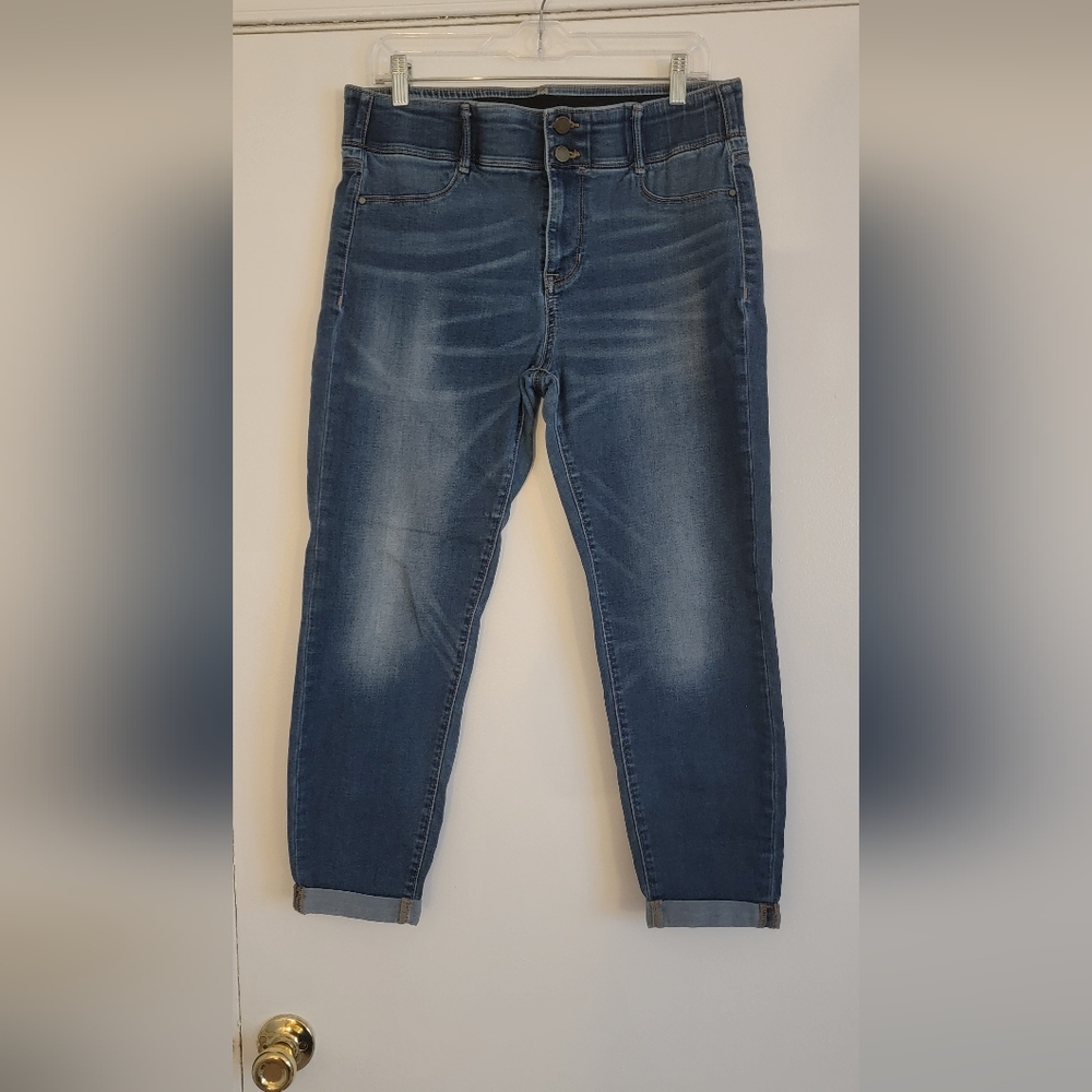 Apt. 9 Jean Capri
